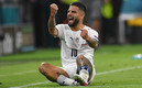 Insigne festeja el gol del pase de Italia. (FOTO: AFP)