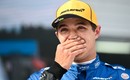 El piloto británico dijo que jamás tocó al auto del mexicano en la primera vuelta. Foto: AFP