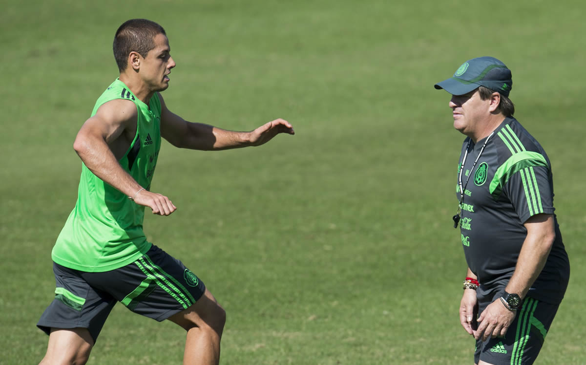 Piojo Herrera respaldó a Chicharito Hernández: 'Siempre lo llamaría' - Vimarsana News