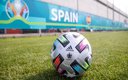 El balón rinde homenaje a Wembley. (Foto: @SEFutbol)
