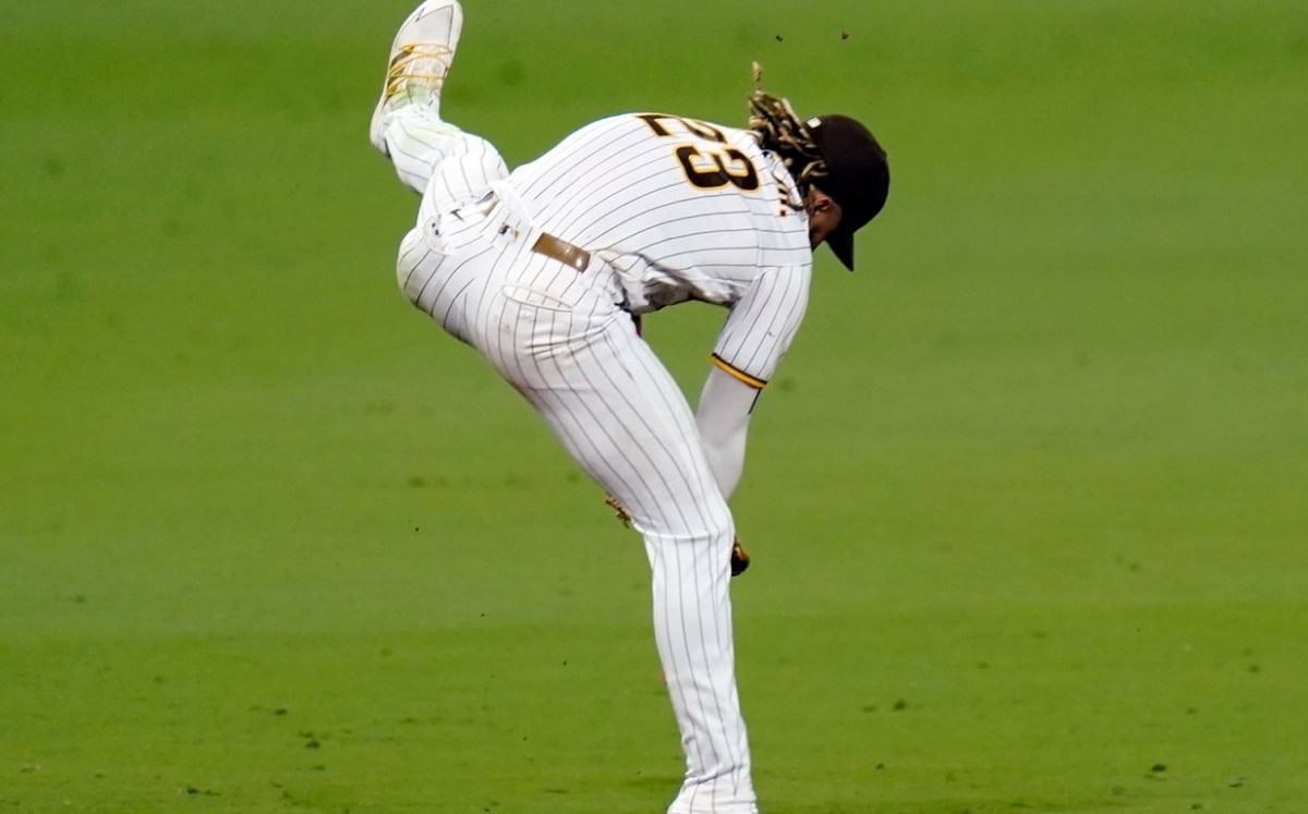 Fernando Tatis Jr. volvió a lucir sus habilidades con el guante en las Grandes Ligas. (MLB.com)