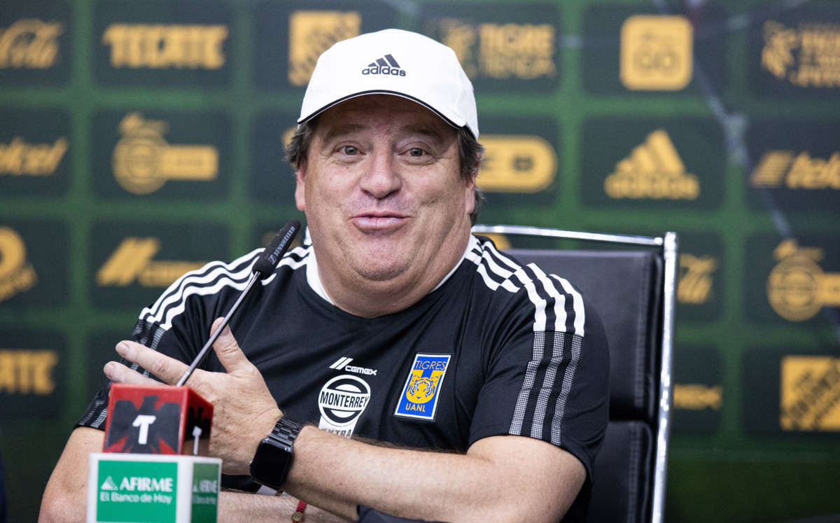 La primera alineación de Miguel Herrera como DT de Tigres - Vimarsana News