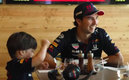Checo Jr. acompañó a su padre en el Gran Premio de Estiria (Captura)
