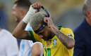 Neymar se quitó la medalla de subcampeón. (Foto: Reuters)