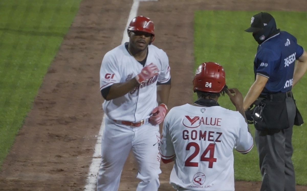 Yasiel Puig resolvió el juego con su 10° vuelacercas de la LMB 2021. (Eder Figueroa)
