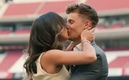 El jugador quiso hacer la propuesta de matrimonio en el estadio. (Foto: captura de pantalla)