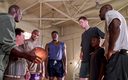 Michael Jordan, Patric Ewing, Charles Barkley, Shawn Bradley, Larry Johnson, Muggsy Bouges, Wayne Knight y  Bill Murray en Space Jam