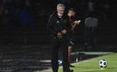 Tuca Ferretti dirigiendo bajo la tormenta. Foto: Imago7