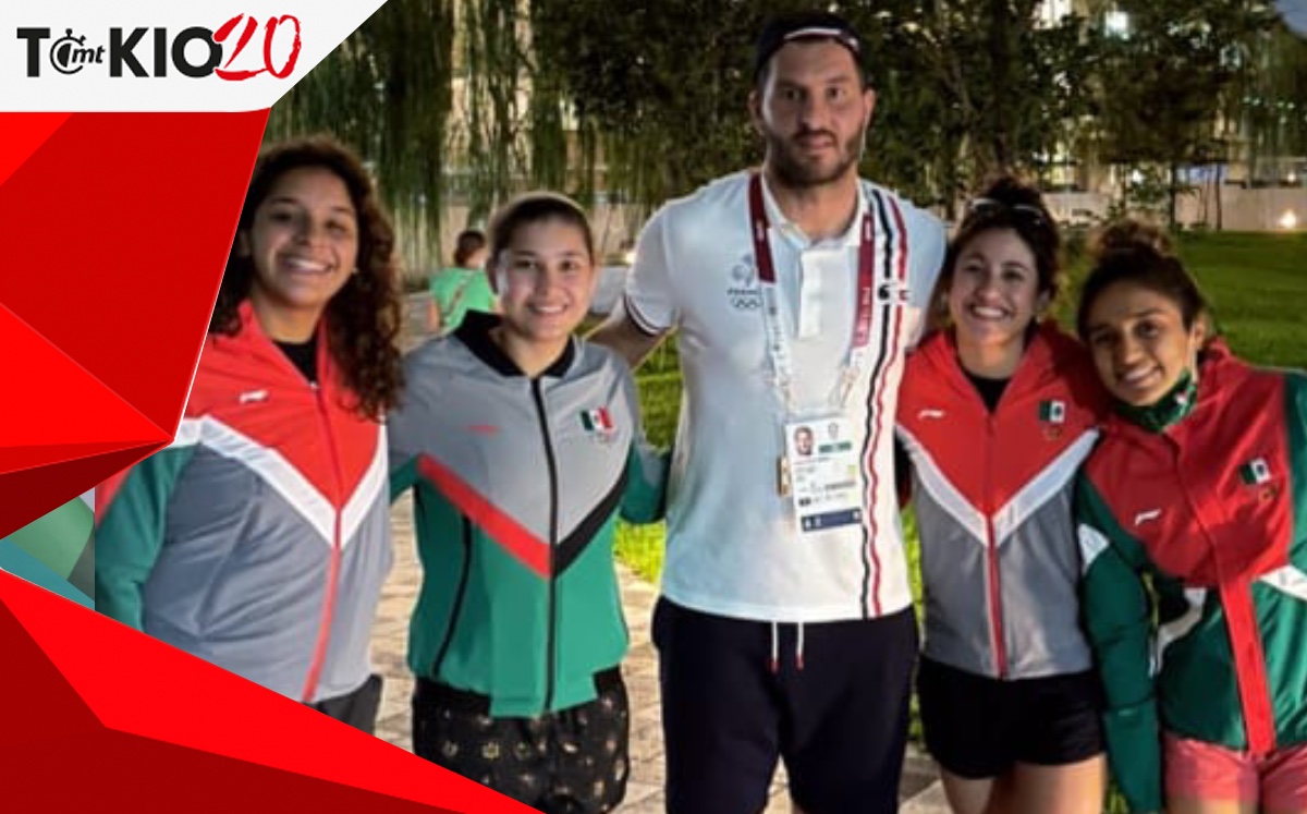 Mexicanas con Gignac en la Villa Olímpica. (Foto: Instagram)