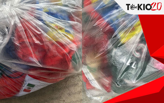 Las bolsas con uniformes de Softbol de la Selección Mexicana encontradas en la basura de la Villa Olímpica. (Fotos otorgadas a Mediotiempo)