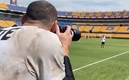 Nahuel tomó la cámara de fotos profesional. (Foto: Tigres)