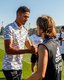 Varane despidiéndose de Modric. (Foto: @realmadrid)