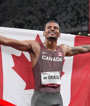 El canadiense Andre De Grasse se colgó el Oro en los 200 m planos de Tokio 2020 (AFP)