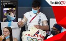 Tom Daley fue captado por las cámaras en Tokio tejiendo, actividad que es su pasión. FOTO: Reuters.