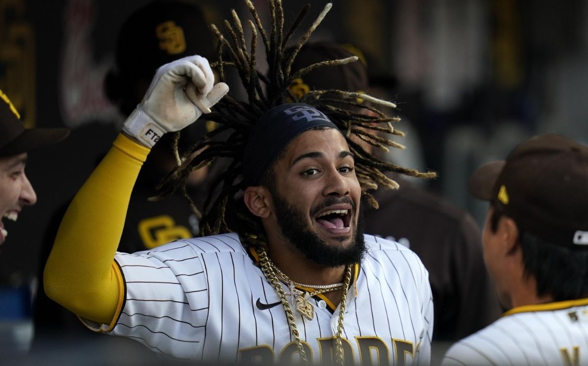 Fernando Tatis Jr. cambiaría de posición por las lesiones constantes en el hombro. (AP)