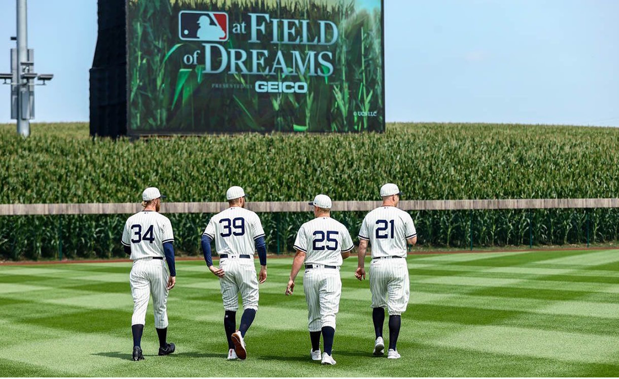 El camino del dugout a los sembradíos de maíz