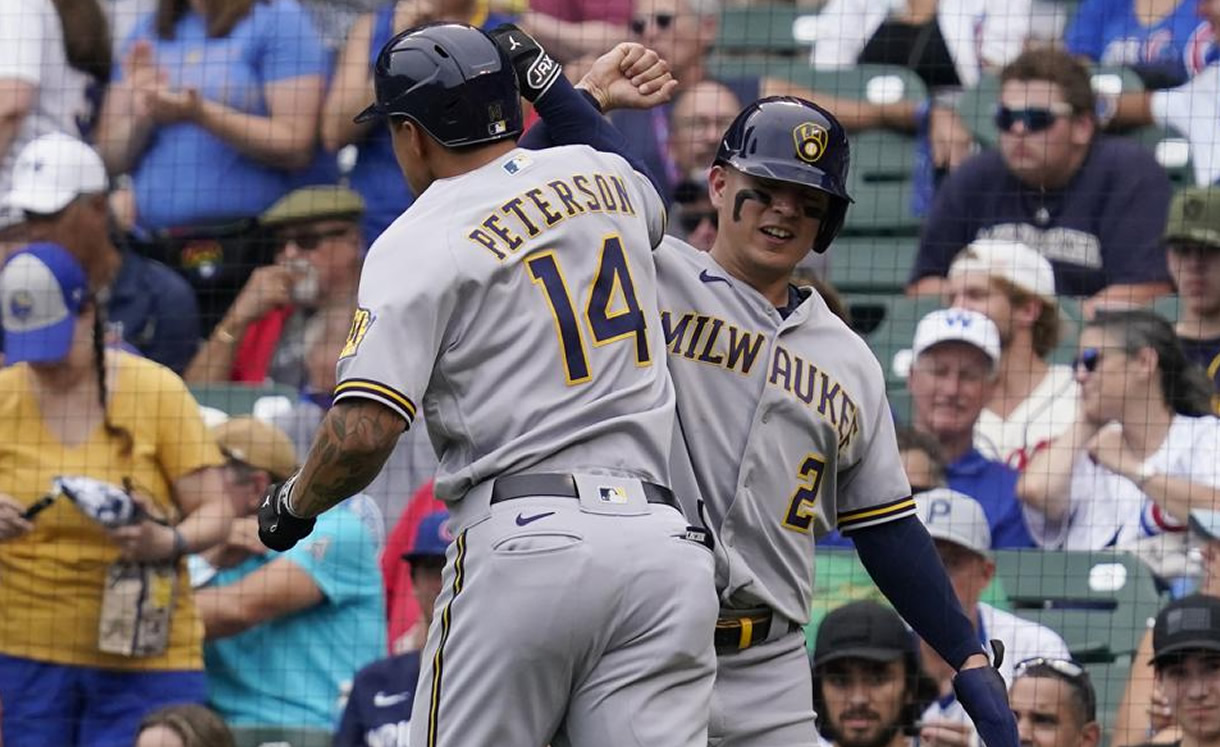 ¡HISTÓRICO! Luis Urías, primer mexicano en pegar 5 extrabases