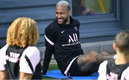 Neymar durante la práctica.