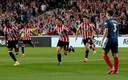 Sergi Canos celebra el gol de apertura durante el partido de la Premier en el Brentford Community Stadium. Foto: AFP
