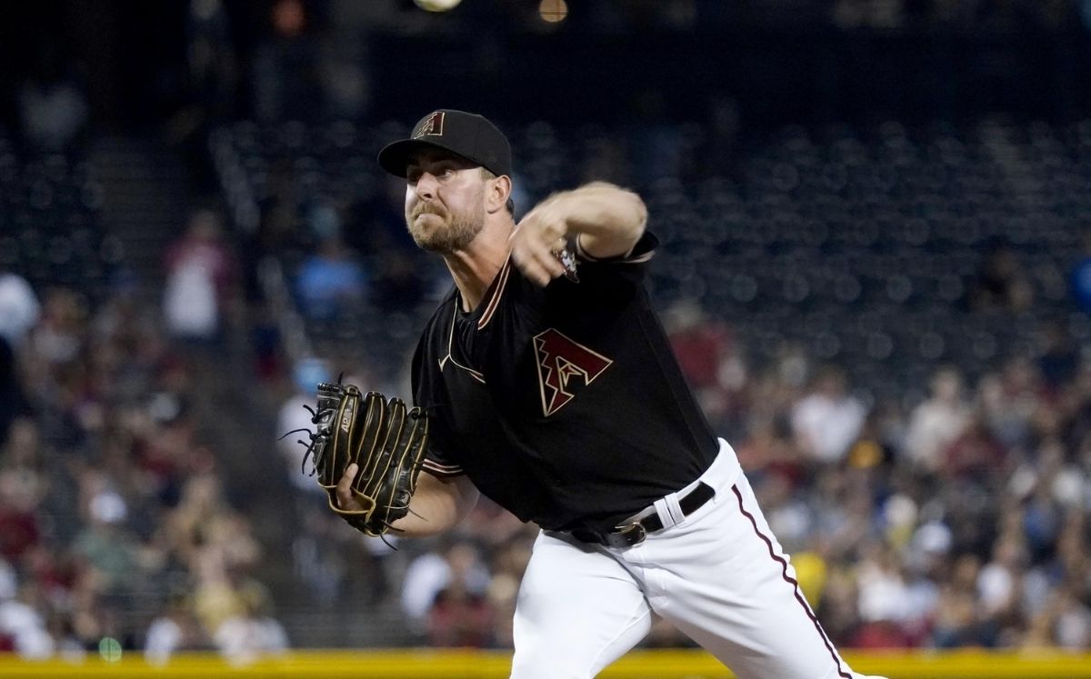 Tyler Gilbert es el primer lanzador en 68 años de la MLB en tirar un no-hitter en su primera apertura. (AP)