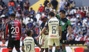 Emanuel Aguilera fue expulsado al minuto 56 en el Atlas-América. (Mexsport)