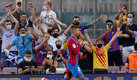 Gerard Piqué celebra el primer gol del Barcelona en LaLiga 2021-2022. (Reuters)