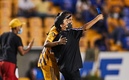 Aficionados de Tigres invadieron cancha por la selfie. (Foto: Mexsport)