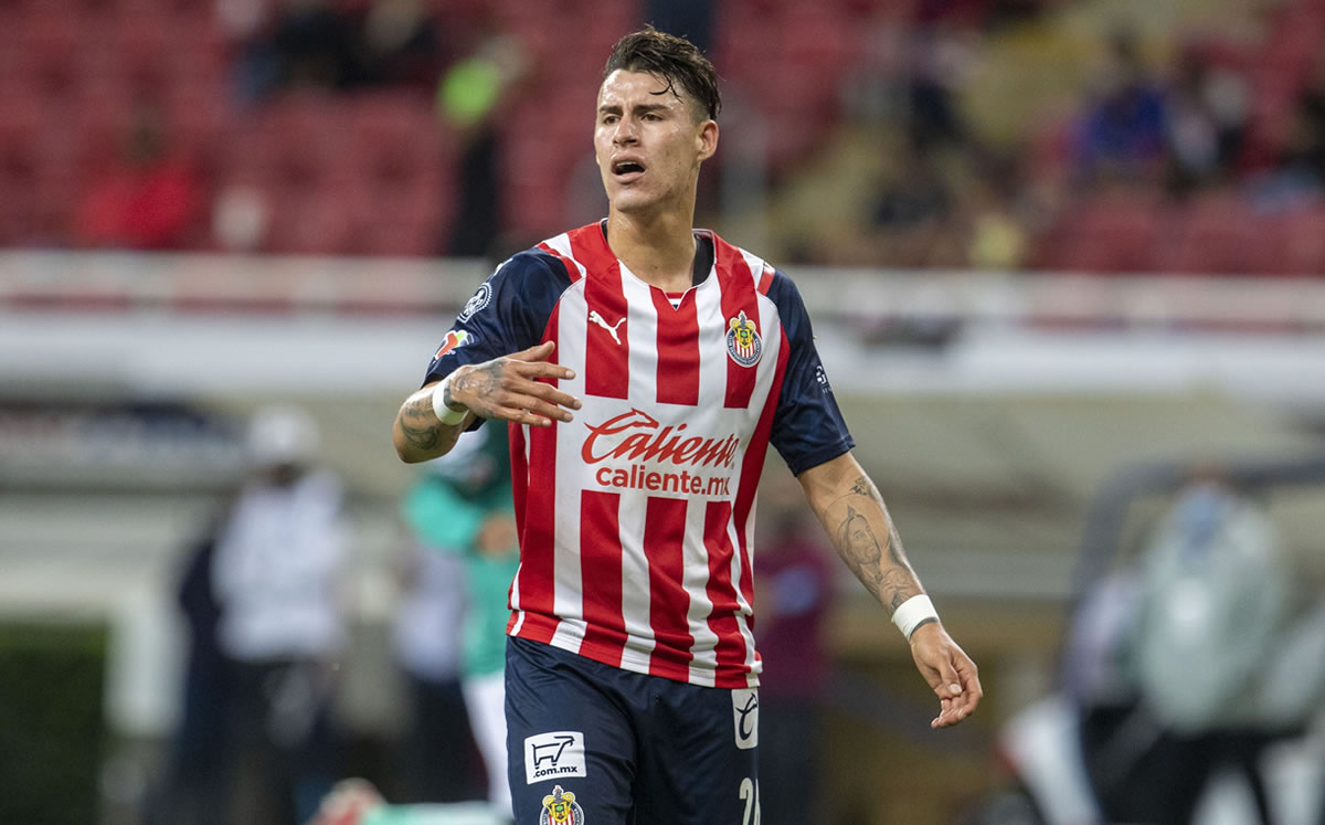 Chicote Calderón pide perdón tras lanzar seña obscena a fans de Chivas - Vimarsana News
