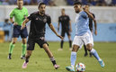 Pizarro (izquierda) en un partido ante el New York City FC | Reuters