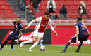 Edson Álvarez alzó su primer título de la Eredivisie. (Foto: AFP)