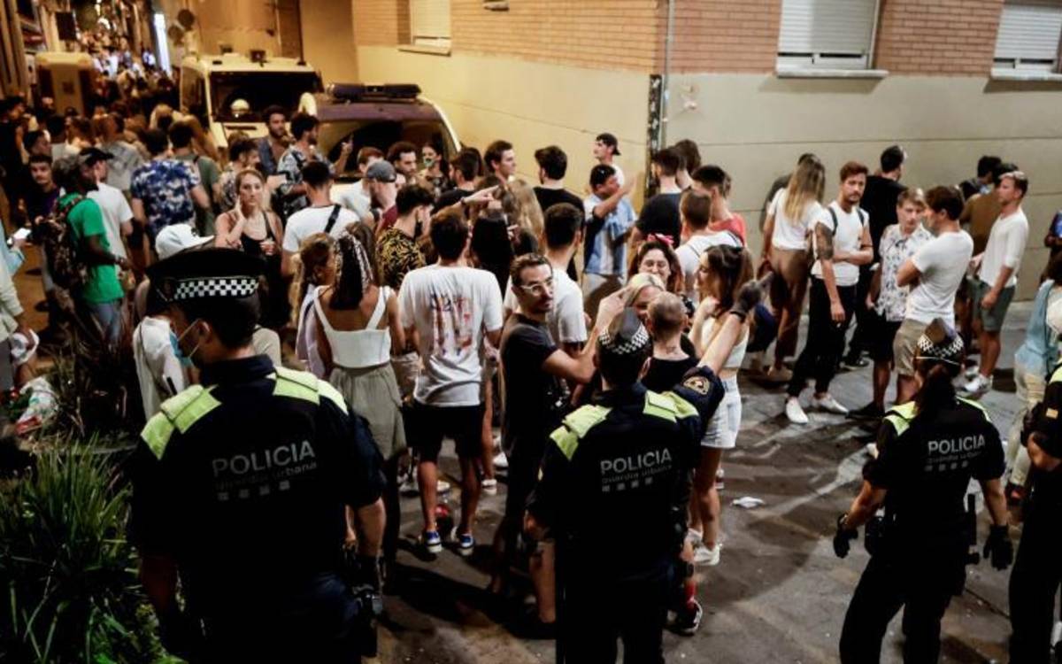 Unas 5 mil 500 personas fueron desalojadas en varios puntos de Barcelona (EFE)