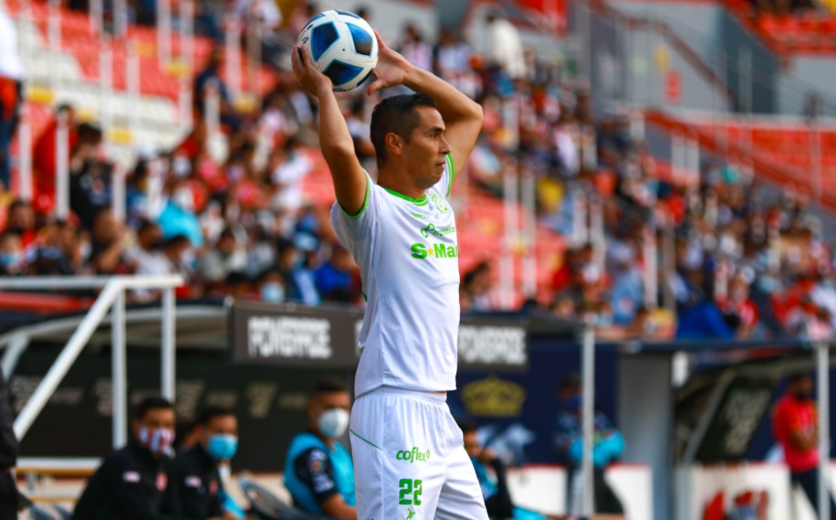 Paul Aguilar volvió a jugar en la Liga MX 11 meses después