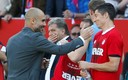 Pep Guardiola se rió de los rumores que ponen a Lewandowski en radar del Man City (Reuters)