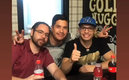 El aficionado hasta posó con el boxeador.
