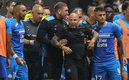 Sampaoli (centro) salió enfurecido de la cancha del Niza | AFP