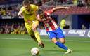 Juan Foyth y Yannick Ferreira-Carrasco durante el partido de la Liga española entre el Atlético de Madrid y el Villarreal CF.