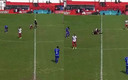 El silbante no pudo continuar con el partido tras tropezar con un jugador. (Foto: TyC Sports)