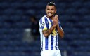 Corona lamentando una jugada en un encuentro del Porto. (Foto: EFE)
