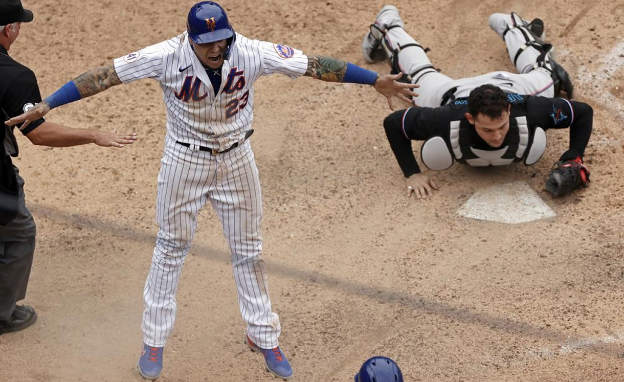 Javy Báez produce carreras el mismo día... con 2 equipos distintos