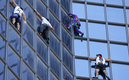 Tras el ascenso fueron detenidos por las autoridades locales. (AFP)