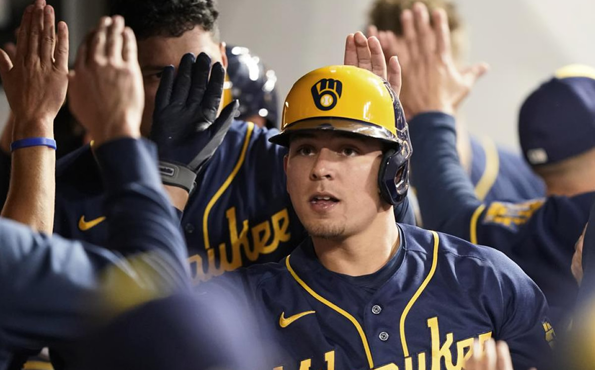 ¡20! Luis Urías hace historia, sexto mexicano con 20 HR en una campaña