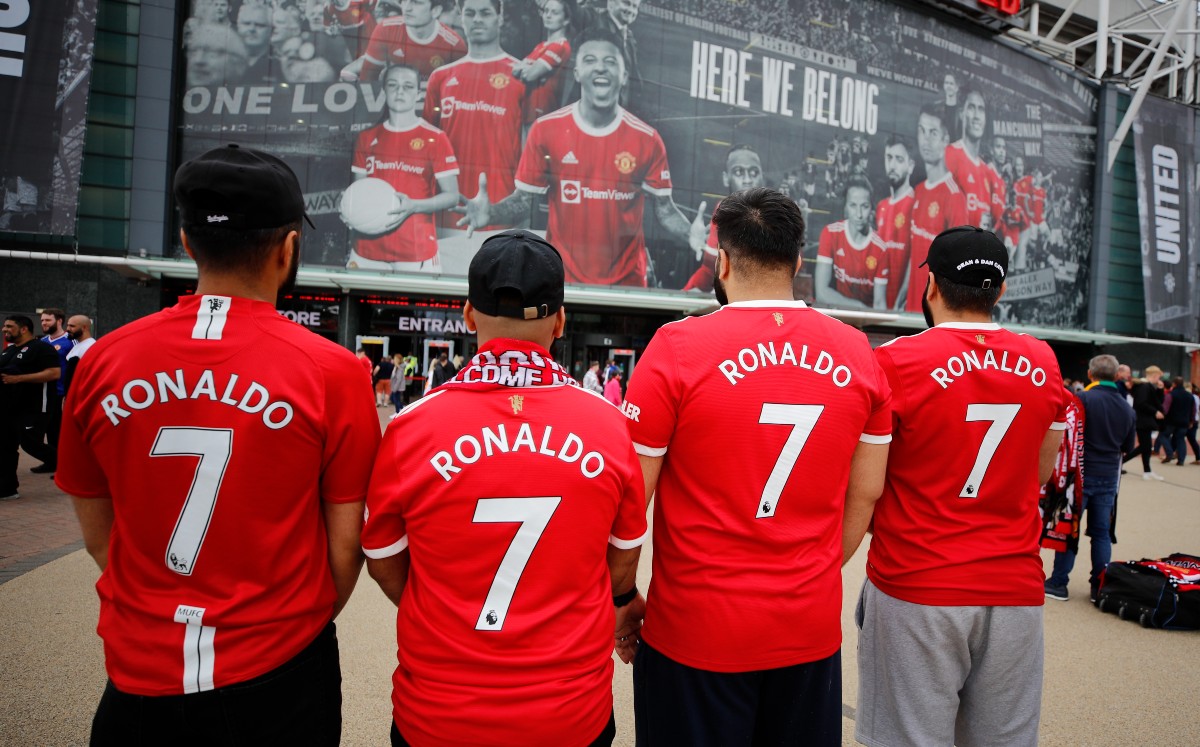 Los fanáticos del Manchester United presumen el dorsal '7'. FOTO: Reuters.