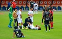 Montejano es atendido por el doctor Acevedo. Foto: Imago7