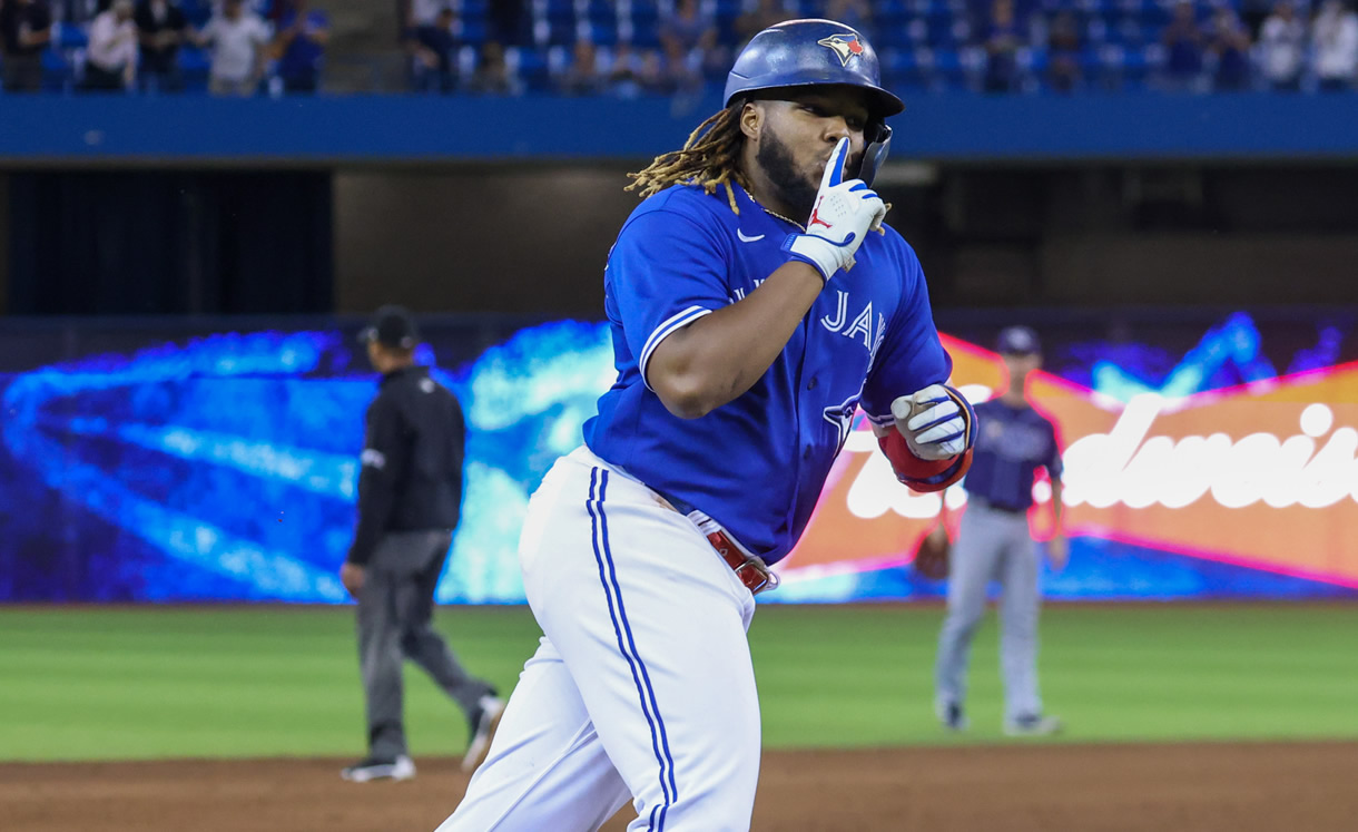 ¡VA POR 50! Vlad Guerrero es líder de HRs y ya tiene nuevo objetivo