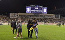 Aficionados invadieron el terreno del juego | MEXSPORT