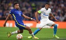 Reece James (izq) publicó en Instagram cómo entraron los ladrones a su casa. Foto: AFP