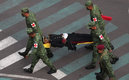 El cadete es atendido por el Ejército. (Reuters)