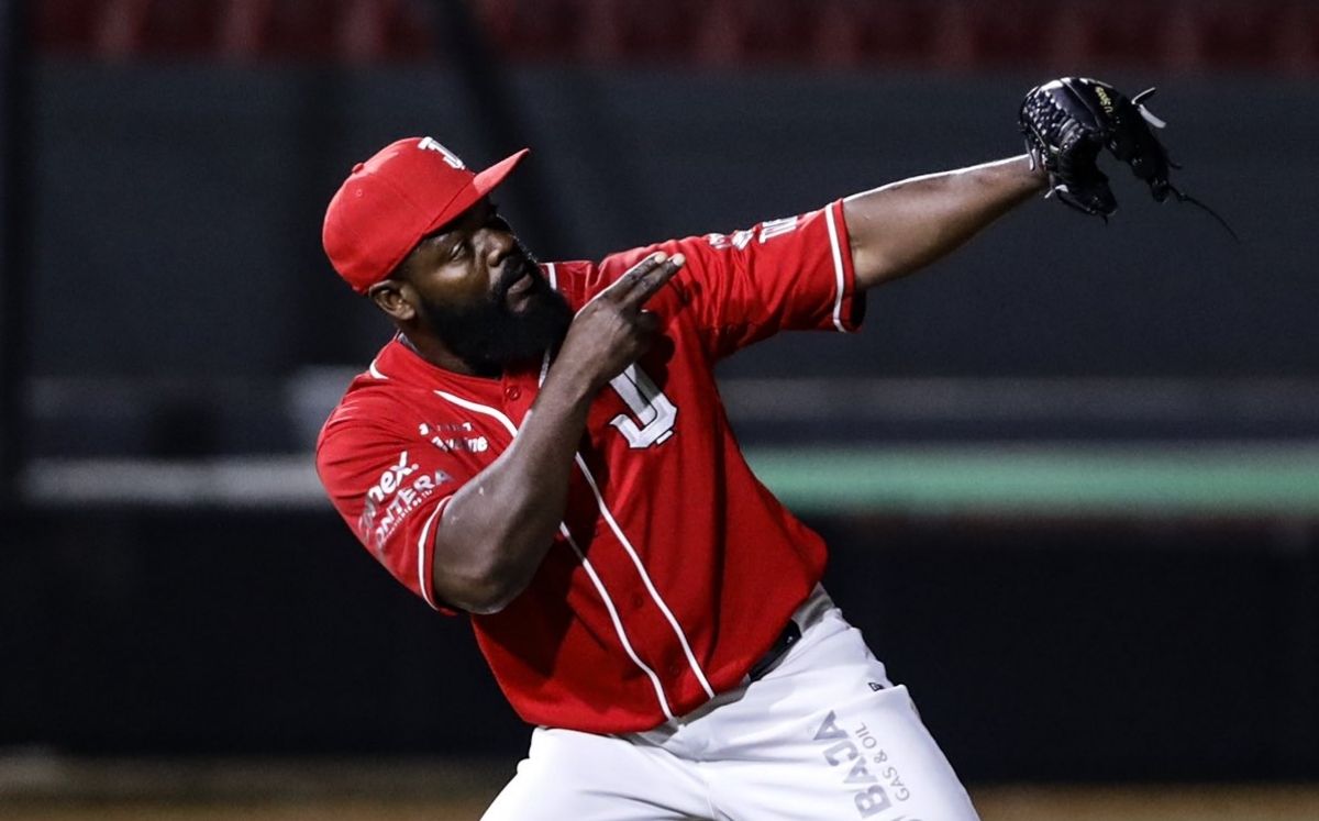 Fernando Rodney fue líder de salvamentos en rol regular y playoffs. (@Torosdetijuana)