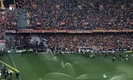 Afición invadió el terreno de juego. (Foto: captura de pantalla)