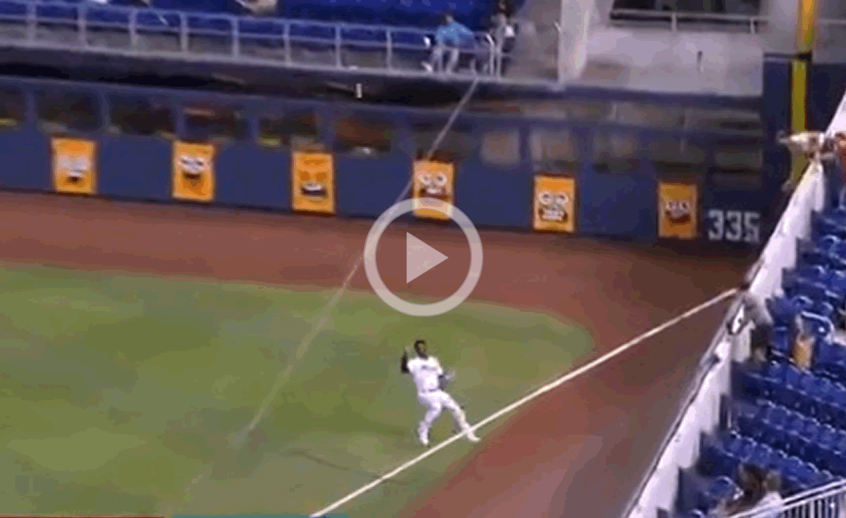 ¡A MANO LIMPIA! Jesús Sánchez sorprende con espectacular atrapada